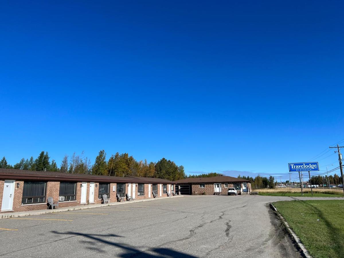 Travelodge By Wyndham Cochrane Exterior photo