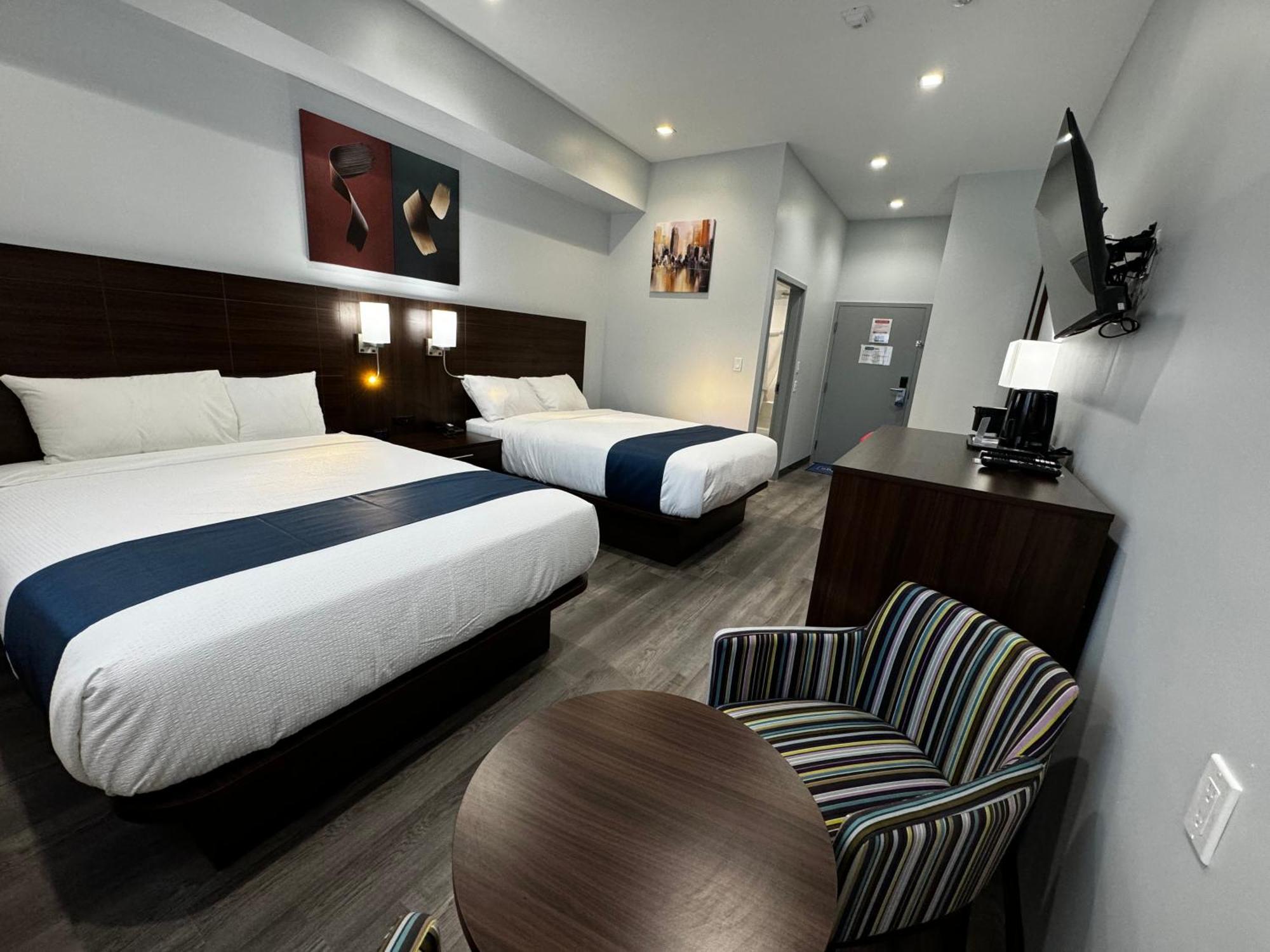 Travelodge By Wyndham Cochrane Exterior photo