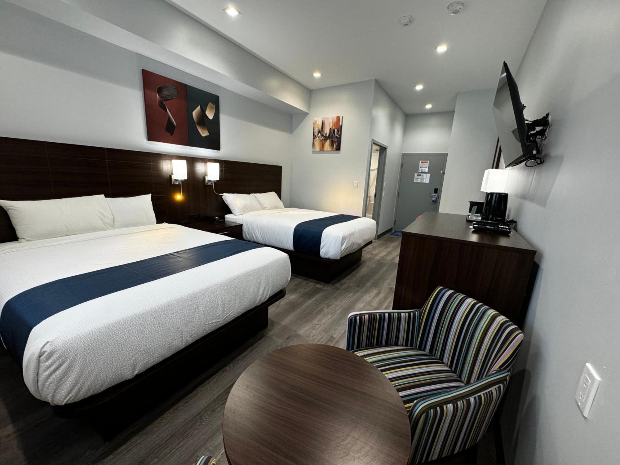 Travelodge By Wyndham Cochrane Exterior photo